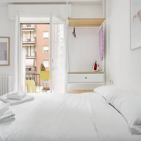 Joivy Stylish Double Near Metro Station Lejlighed Milano