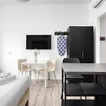 Apartamento Joivy Stylish Double Near Metro Station