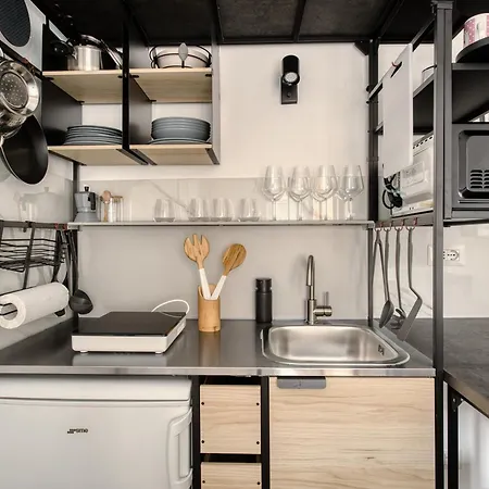 Joivy Stylish Double Near Metro Station شقة ميلان