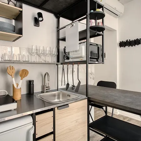 Joivy Stylish Double Near Metro Station ميلان