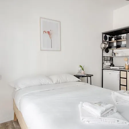 Joivy Stylish Double Near Metro Station Lejlighed *