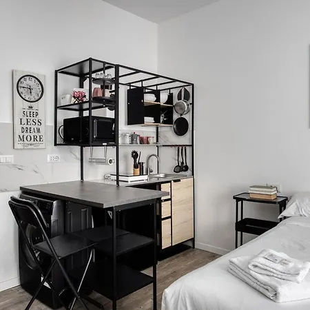 Joivy Stylish Double Near Metro Station Lejlighed *