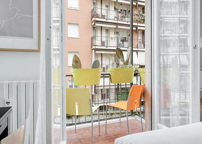 Joivy Stylish Double Near Metro Station * ميلان