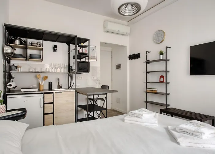 Joivy Stylish Double Near Metro Station ميلان