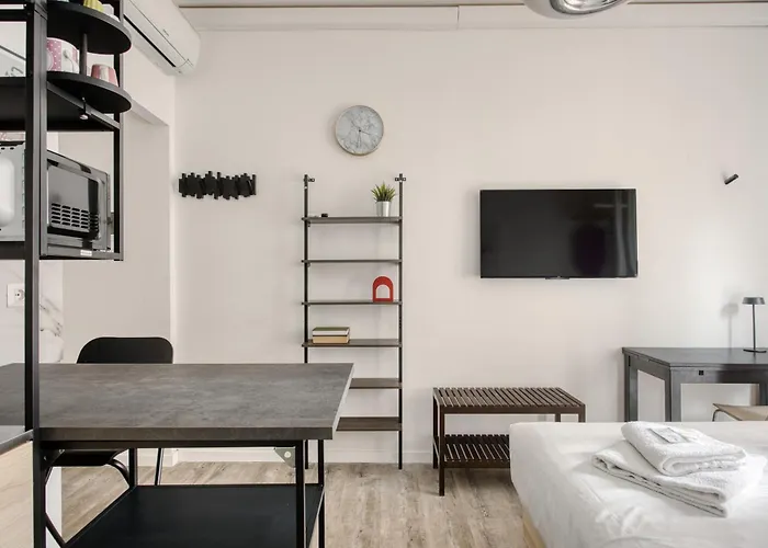 شقة Joivy Stylish Double Near Metro Station ميلان