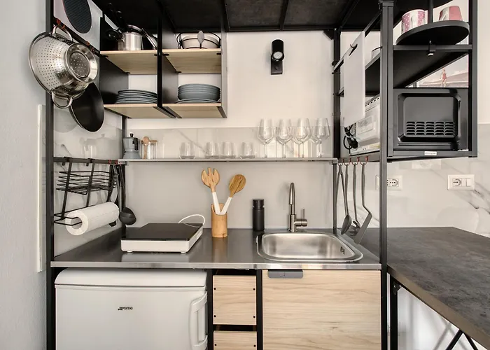 Joivy Stylish Double Near Metro Station شقة ميلان