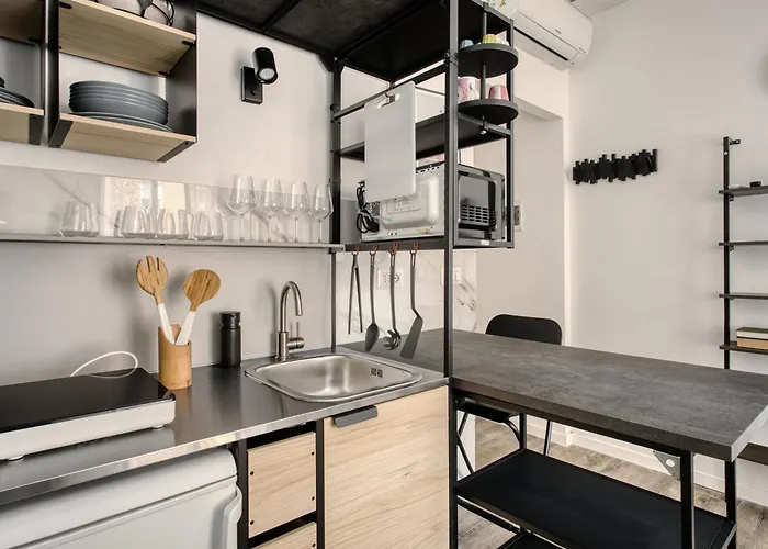 Joivy Stylish Double Near Metro Station ميلان