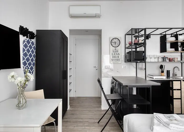 Joivy Stylish Double Near Metro Station * ميلان