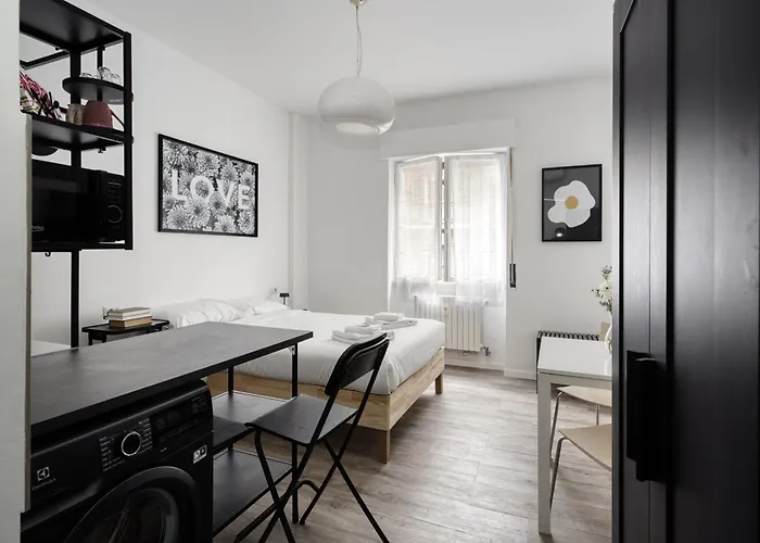 Joivy Stylish Double Near Metro Station شقة ميلان